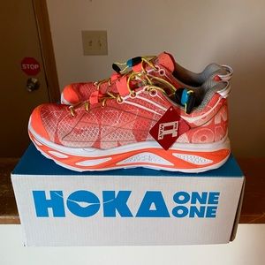HOKA ONE ONE running sneaker
